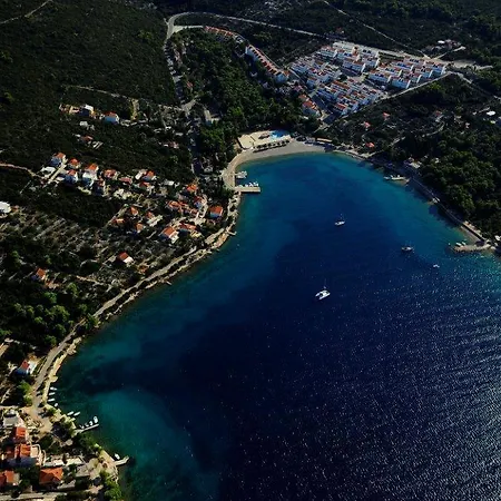 Mimi, Nečujam