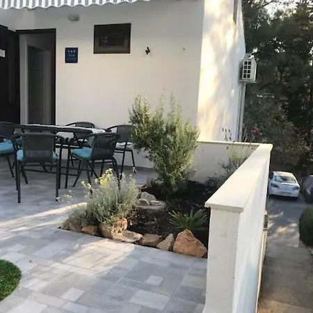 Mimi, * Nečujam