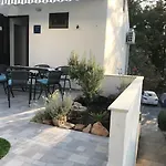 Mimi, * Nečujam